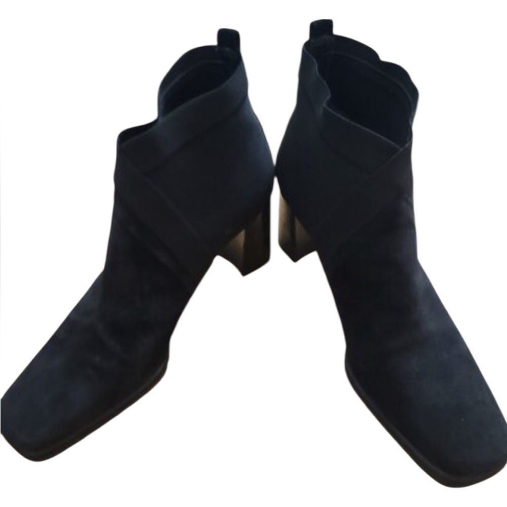 Stuart Weitzman Black Chelsea Suede Ankle Boots size 8